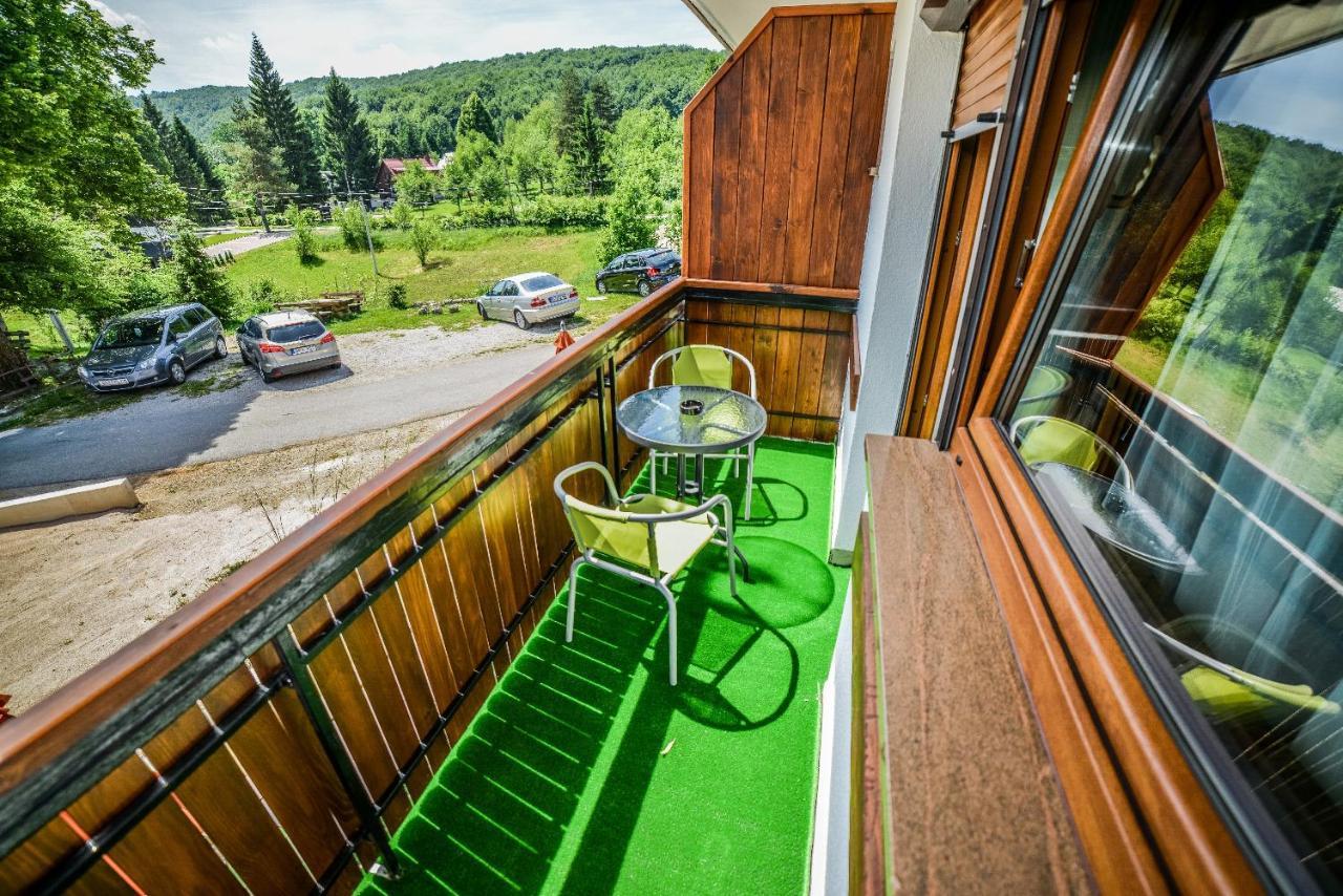 Sixteen Lakes Guest House Jezerce Esterno foto