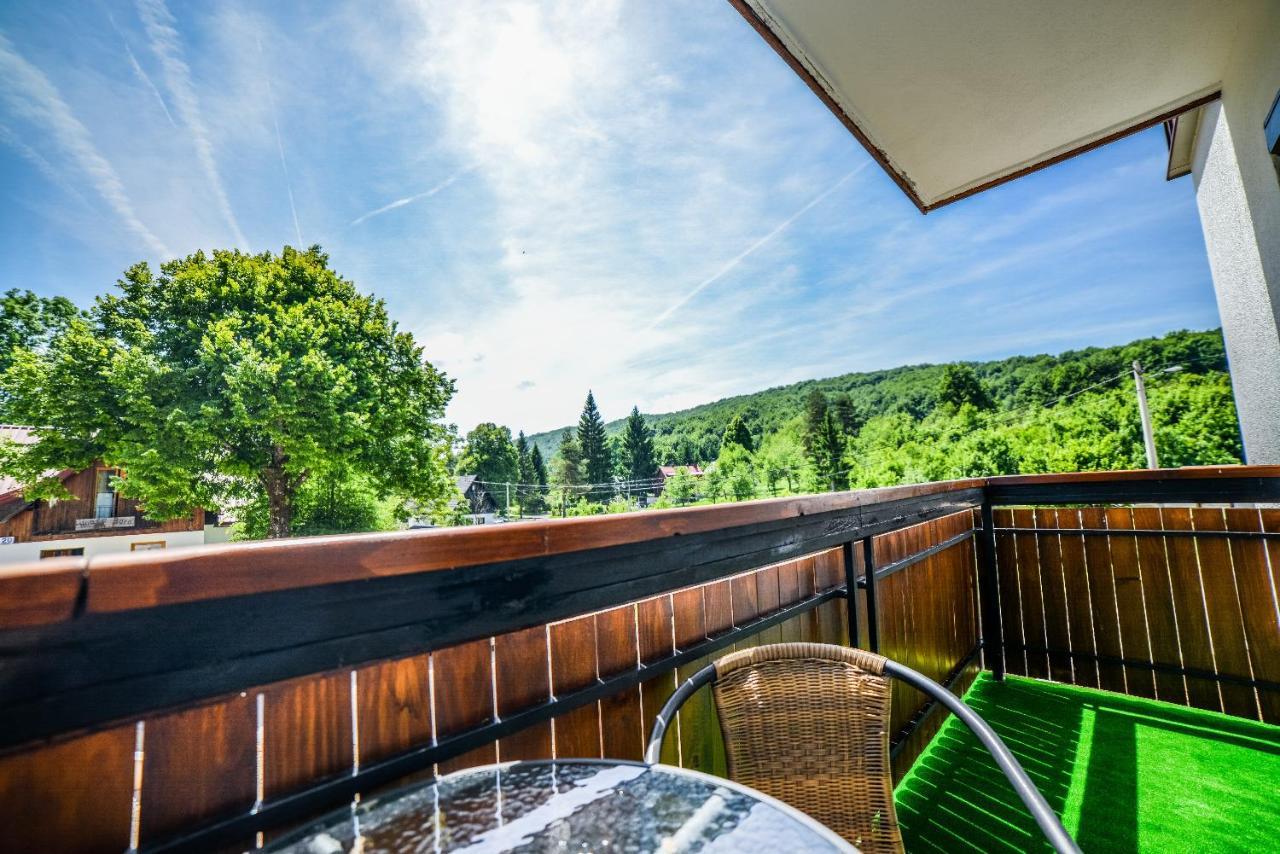Sixteen Lakes Guest House Jezerce Esterno foto