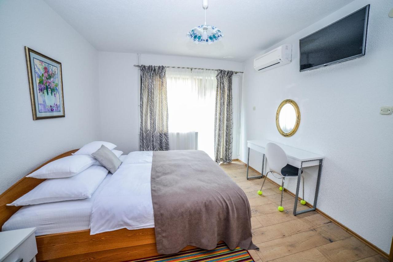 Sixteen Lakes Guest House Jezerce Esterno foto