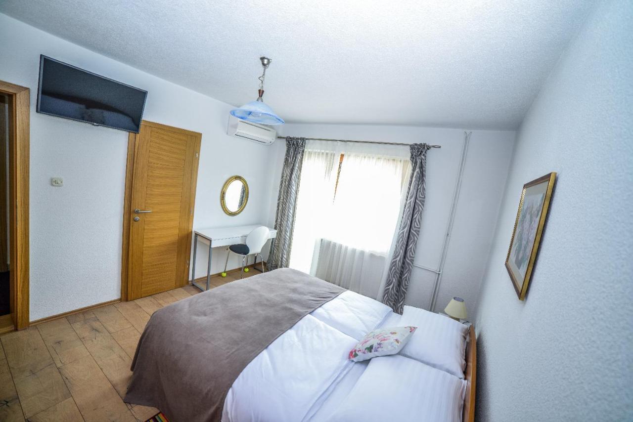 Sixteen Lakes Guest House Jezerce Esterno foto