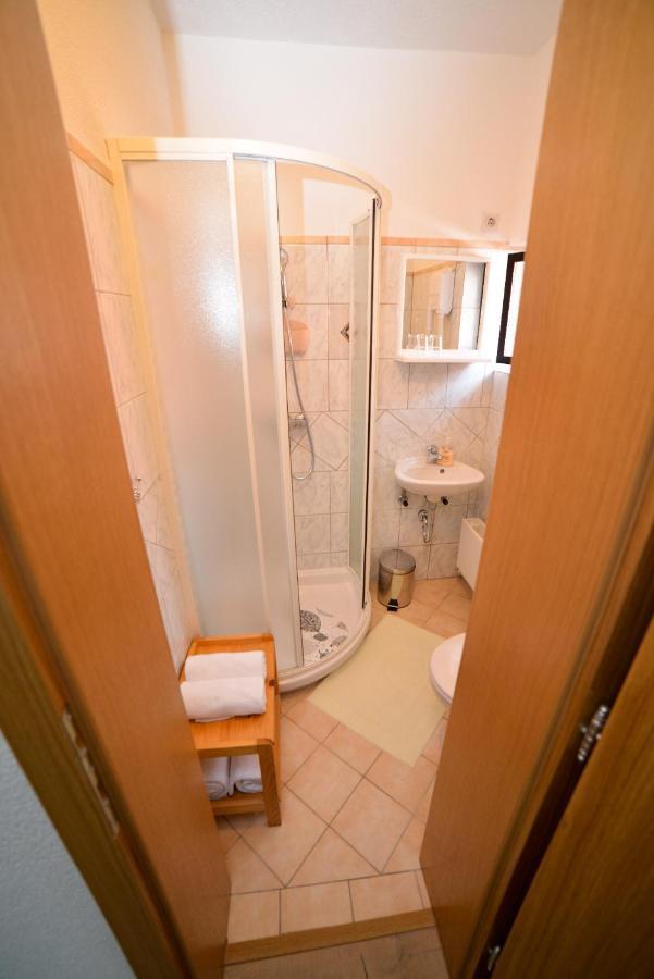 Sixteen Lakes Guest House Jezerce Esterno foto