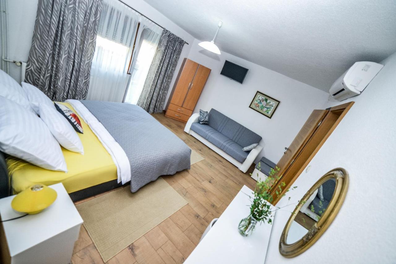 Sixteen Lakes Guest House Jezerce Esterno foto