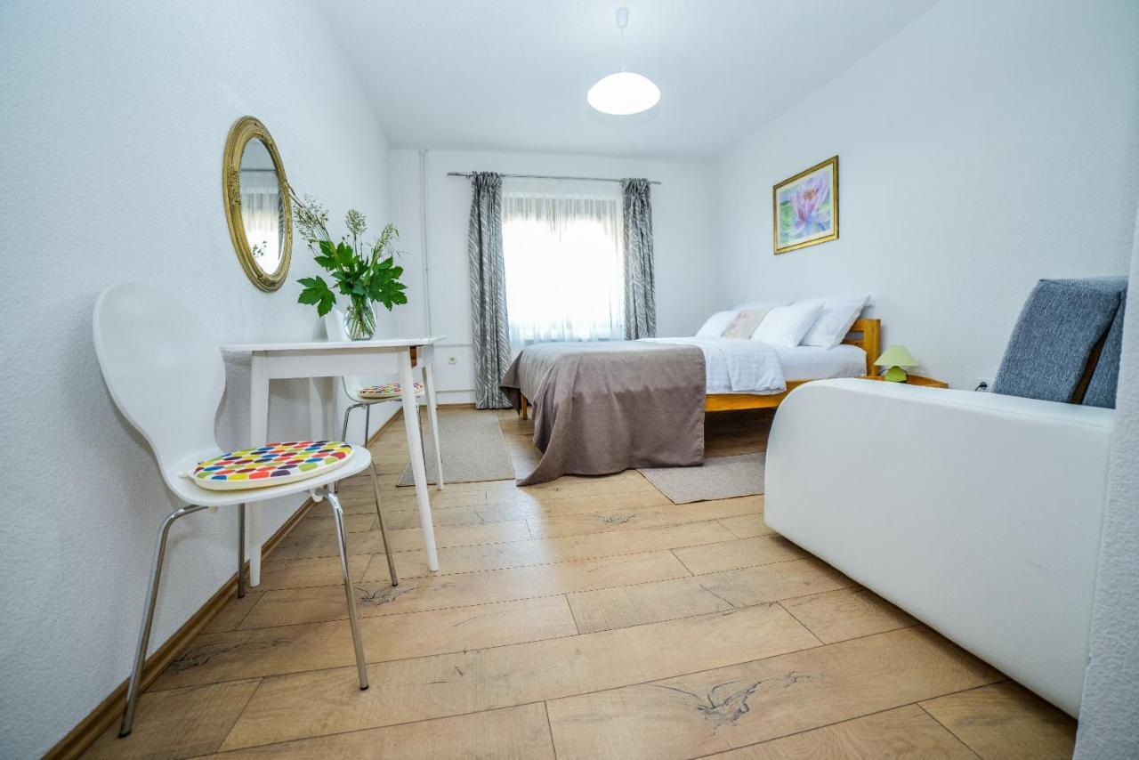 Sixteen Lakes Guest House Jezerce Esterno foto