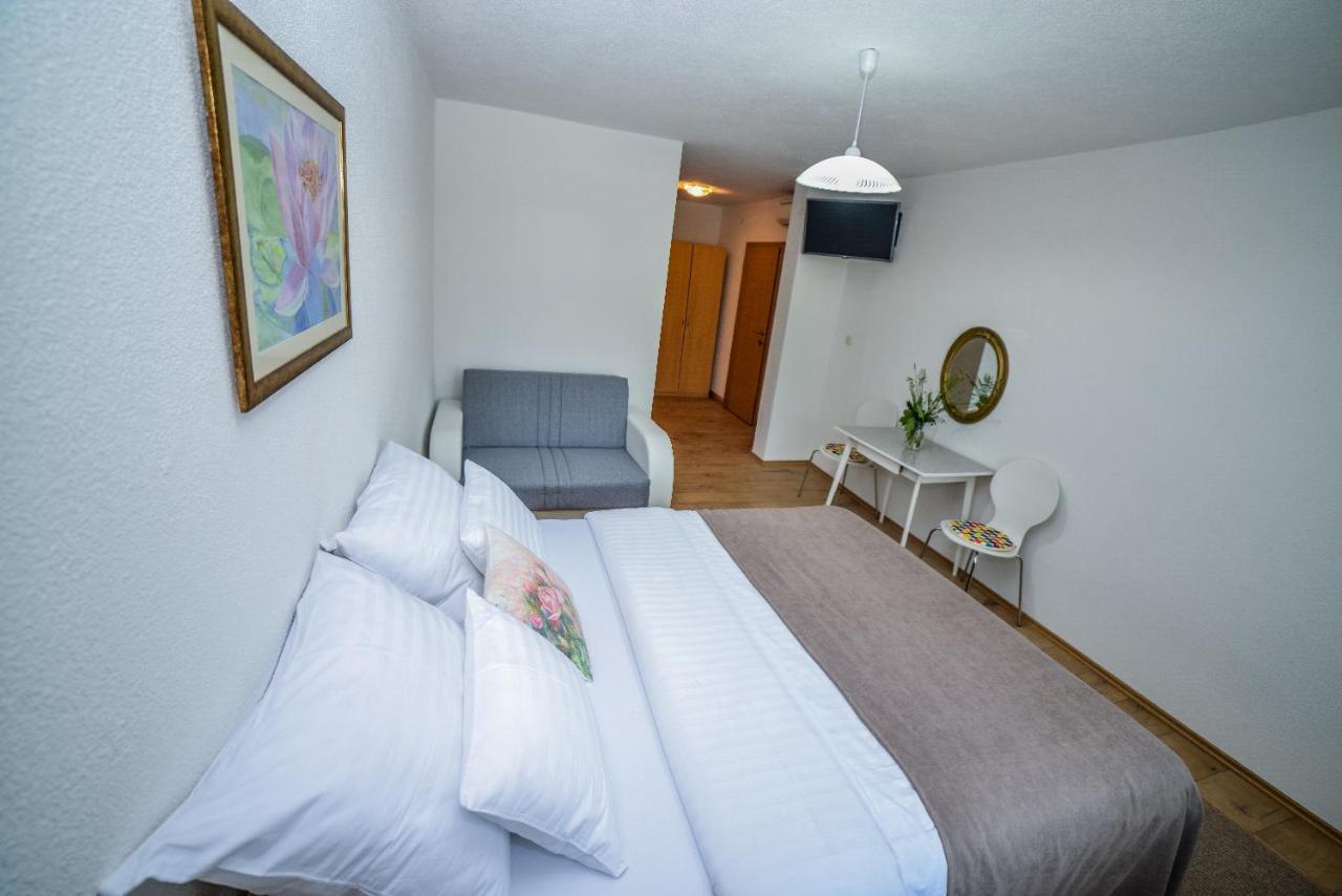 Sixteen Lakes Guest House Jezerce Esterno foto