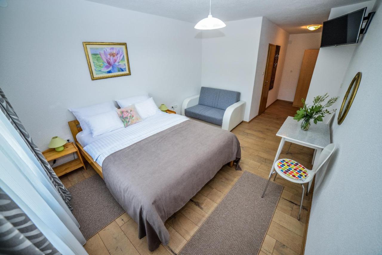 Sixteen Lakes Guest House Jezerce Esterno foto